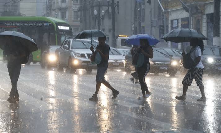 Inmet emite diversos alertas para chuvas no país; veja estados afetados | Jovem Pan