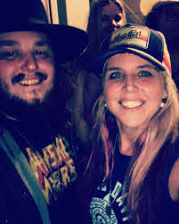 Betsy Larkin's Instagram, Twitter & Facebook