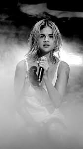 Selena marie gomez is an american singer, producer, and actor from grand prairie. Selena Gomez Wolves Amas 1440x2560 Wallpaper Teahub Io