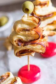 This crab wonton recipe uses flaky pillsbury™ refrigerated crescent rolls, cream cheese, cooked crabmeat, fresh green onion and spicy red pepper. Pin On Xmas Meals