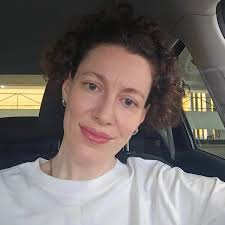 This is probably the best photo of Anne Hathaway that Annie Leibovitz was  able to get in that entire Vogue shoot.