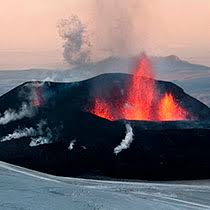 Die aschewolke legte aufgrund einer besonderen wetterlage tagelang den internationalen flugverkehr lahm. Eyjafjallajokull Islandreisen Fur Entdecker