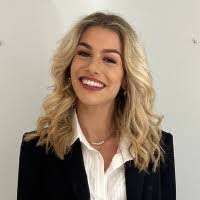 Ariane Beyer's Instagram, Twitter & Facebook