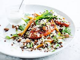 Salade De Riz Tiede Aux Legumes Et Aux Amandes Recettes Recette Salade De Riz Recette Salade De Riz Salades Composees
