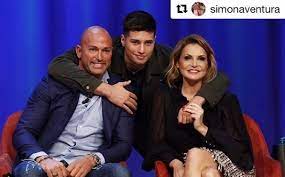 Ha avuto una storia, ora terminata, con la famosa blogger ginevra lambruschi. Niccolo Bettarini Figlio Di Simona Ventura Accoltellato E Grave