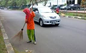 Sapu juga halaman rumah setidaknya 2 kali dalam seminggu. Lowongan Kerja Tukang Sapu Jalan Surabaya Cara Melamar Cute766