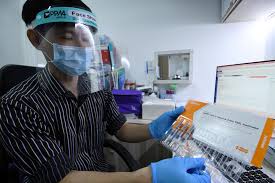 November sinovac publishes the details of its phase 1/2 trial in a medical journal, showing a comparatively modest production of antibodies. Singapore To Allow Covid Vaccine Jabs From Different Makers