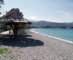 Με μελαχρινό συνοδό στην παραλία μετά τον χωρισμό της από τον ντέμη νικολαΐδη (pics). Ellada Paralies Sto Aigio Toyristikos Odhgos Elladas 3enodoxeia Ellada