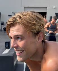 Training, eating & plenty of sunset watching, First take out pizza in some  time, and let me tell you , It was sensational