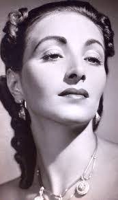 Anna Karen's Instagram, Twitter & Facebook