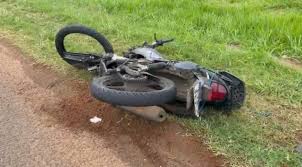 Motociclista de 41 anos morre após colidir contra carreta na BR-153