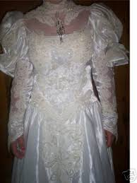 Geena davis , alec baldwin , michael keaton.directed by.tim burton. Brides Helping Brides Ugliest Wedding Dress Liweddings