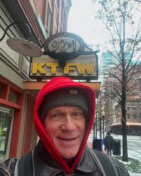 Scammer Alert in Vicksburg, Michigan: Fake Writer Targeting Women