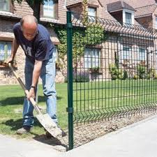Installer Une Cloture De Panneaux En Grillage Cloture Cloture Panneau Rigide Cloture Rigide