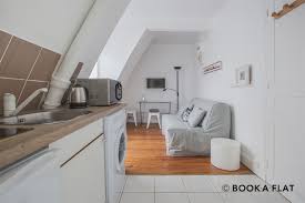 Entrée, double séjour, cuisine aménagée, chambre avec sdb et toilettes, trois chambres, sdb appartement à louer, paris 7e. Moblierte Mietwohnung Mobliertes Studio Rue Du Bois De Boulogne Neuilly Sur Seine Ref 10641