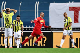 Yeni malatyaspor kulübü basın sözcüsü hakkı çelikel yaptığı açıklamada, umut bulut'un ligin ikinci yarısında forma. Umut Bulut Fenerbahce Ye Kac Gol Atti Super Lig De En Cok Forma Giyen Futbolcular Kimler