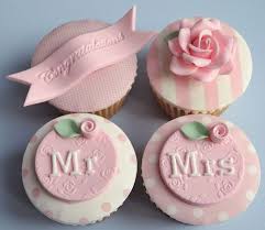 Vintage Cupcakes For A Newly Married Couple Http Www Amazon De Dp B011tov27k Http Www Amazon Hochzeit Cupcakes Vintage Hochzeit Cupcakes Fondant Cupcakes
