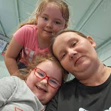 What to do for a turkey with a leg injury after hatching?