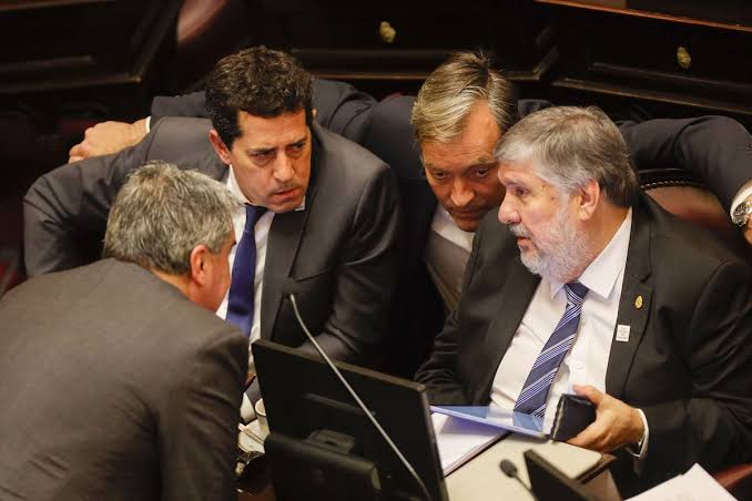 El kirchnerismo respaldó a un juez que viajó a Lago Escondido y puso en pausa la doctrina del “lawfare” - LA NACION