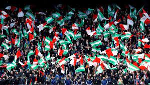 Feyenoord fans cursed to the porto fan, but they weren't expecting he was a crazy brazilian 19 Feyenoord Hooligans In Gewahrsam Genommen
