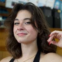 Elisa Roe's Instagram, Twitter & Facebook