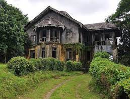 an abandoned british colonial house in rangoon burma now yangon mynamar this gorgeous old house is due fo colonial house british colonial house architecture