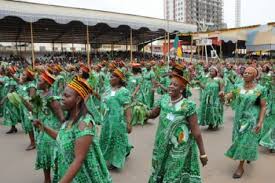 Alors que la célébration de la journée internationale de la femme (jif) approche, les femmes font la queue dans les points de vente dans l'espoir de s'acheter un pagne. Cameroun Le Theme De La 34e Edition De La Journee Internationale De La Femme Deja Connu