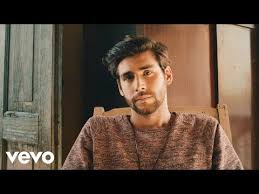 Singer and songwriter who gained considerable fame across europe for the release of his song el mismo sol. a second version of the song featuring jennifer lopez gained him fame in the united states and the uk. Alvaro Soler Das Hier Ist Das Neue Video Animal
