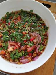 Masukkan ayam, air asam jawa, air, bunga kantan, daun kesum, lada hitam dan gula melaka. Gabungan Gula Melaka Air Asam