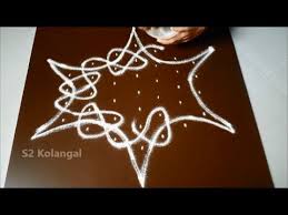 Simple Sikku Kolam With 7 To 4 Interlaced Dots Melikala Muggulu Designs Easy Rangoli Designs Youtube Simple Rangoli Rangoli Ideas Easy Rangoli Designs