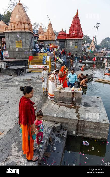 India, Madhya Pradesh, Ujjain, pilgrims on Ram ghats on Shipra river Stock Photo - Alamy