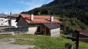 Proponiamo in vendita trilocale con ampia metratura in palazzo d'epoca ristrutturato negli anni 2000 immerso nel verde condominiale. Case Indipendenti In Vendita A Riva Del Garda Pcase It