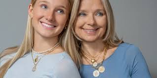 Daisy Pendant Silver — Lola & Company