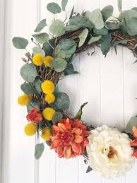 So if your intent is to have a spray going two ways, it's best to pick a middle point and cut the side lengths to what you need. Easy And Pretty Diy Fall Wreath Tutorial Making Home Pretty