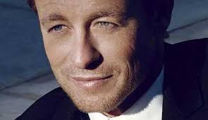 Paris: Simon Baker ambassador of Givenchy perfume