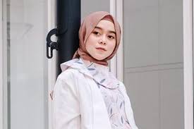 Tapi saat ingin tampil dirinya melepas hijabnya. Berita Lesti Kejora Terbaru Hari Ini Cewekbanget