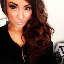 Após apanhar do namorado e precisar reconstruir o nariz, britânica quer  virar modelo