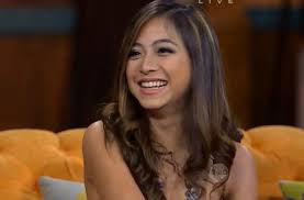 Tidak seperti dulu yang tomboy, rambutnya tergurai panjang dan penampilan feminin menambah. Akad Nikah Nadia Vega Dan Sultan Yaar Tertutup Pojoksatu Id