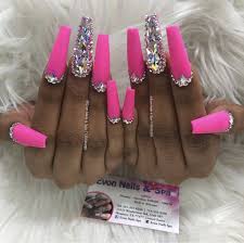 On the same nail, add a rhinestones design. Diy Clothes Diy Bathroom Diy Bracelets Kitchen Garden Diy Geschenke Outdoor Decor Simple Pink Bling Nails Diamond Pink Nails Bling Nails