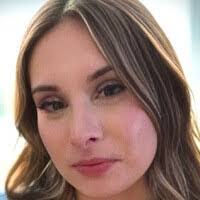 Carly Lowe's Instagram, Twitter & Facebook