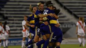 Hugo manu correa asistió a una bombonera llena de expectativas por ver el primer superclásico entre boca juniors y river plate en la era profesional del fútbol femenino de argentina. M Hcftl5xube0m