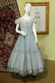 Dress Like Alice In Wonderland 2010 Jpg Alice In Wonderland Dress Alice Costume Wonderland Dress