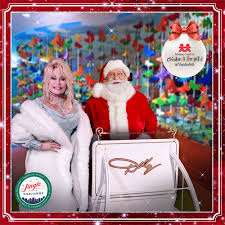 Dolly Parton and niece Hannah Dennison honored at Monroe Carell Jr.  Children's Hospital at Vanderbilt