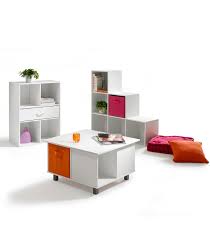 Les étagères escaliers peuvent aussi faire office de cloison de séparation, notamment grâce à leur caractéristique double face, tout en apportant à la pièce un côté ultra moderne. Etagere De Rangement Avec 6 Cases En Escalier