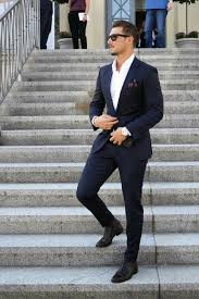 13 maneiras de fazer um vestido formal virar cool » steal the look. Reinventing Effortless Style Mens Fashion Suits Mens Suits Stylish Men