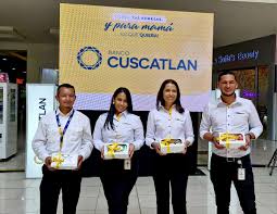 Banco CUSCATLAN premia a sus clientes de Remesas con certificados de  regalos para Mamá