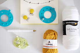 Kinderwagenkette Selber Machen Anleitung Mit Pompoms Basteln Der Blog Fur Regenbogenfamilien