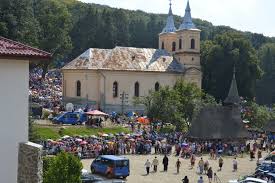 What hotels are near manastirea nicula? MÄƒnÄƒstirea Nicula Unul Dintre Cele Mai Cunoscute Locuri De Pelerinaj Din Transilvania È™i Din È›arÄƒ Coltisor De Romania