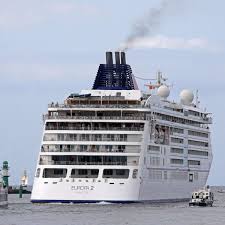 Maybe you would like to learn more about one of these? Ms Europa Mann Uber Bord Auf Luxus Kreuzfahrtschiff Drama Um Hamburger Mode Millionar Welt News