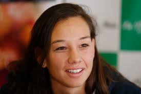 Claudia christiane endler mutinelli (santiago, 23 de julio de 1991) 1 es una futbolista profesional chilena.juega como guardameta en el olympique de lyon femenino de la division 1 féminine.es además capitana de la selección femenina de fútbol de chile.según diversos expertos y autoridades en el mundo del fútbol, es considerada una de las mejores arqueras del mundo 2 3 y una de las. La Capitana De La Roja No Se Confia Es Otro Torneo Empezamos De Cero Fortin Mapocho